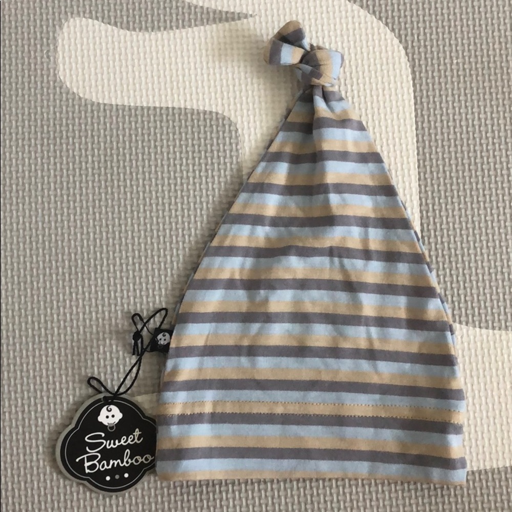 Sweet bamboo Footie onesie with NWT knot hat